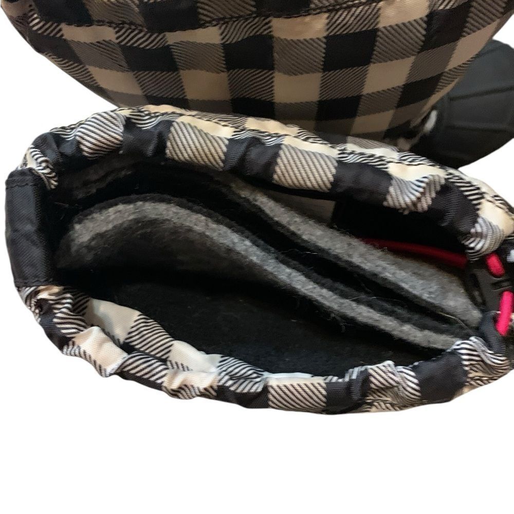 Columbia Snow Boots in Black & White, Size 5 - Picture 9 of 9